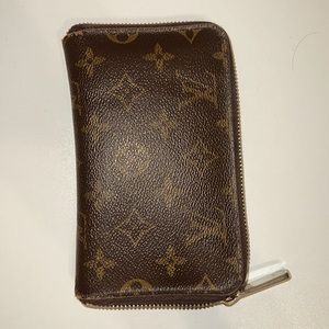 Louis Vuttion Medium Zippy Compact Wallet